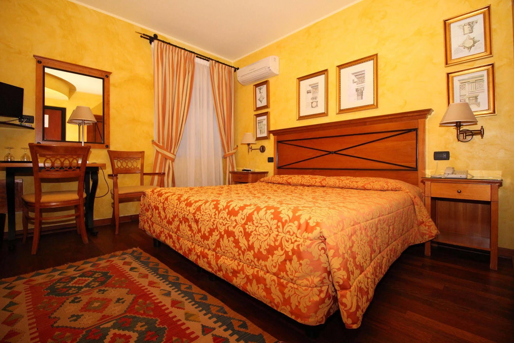 Hotel Florio Opera 3*