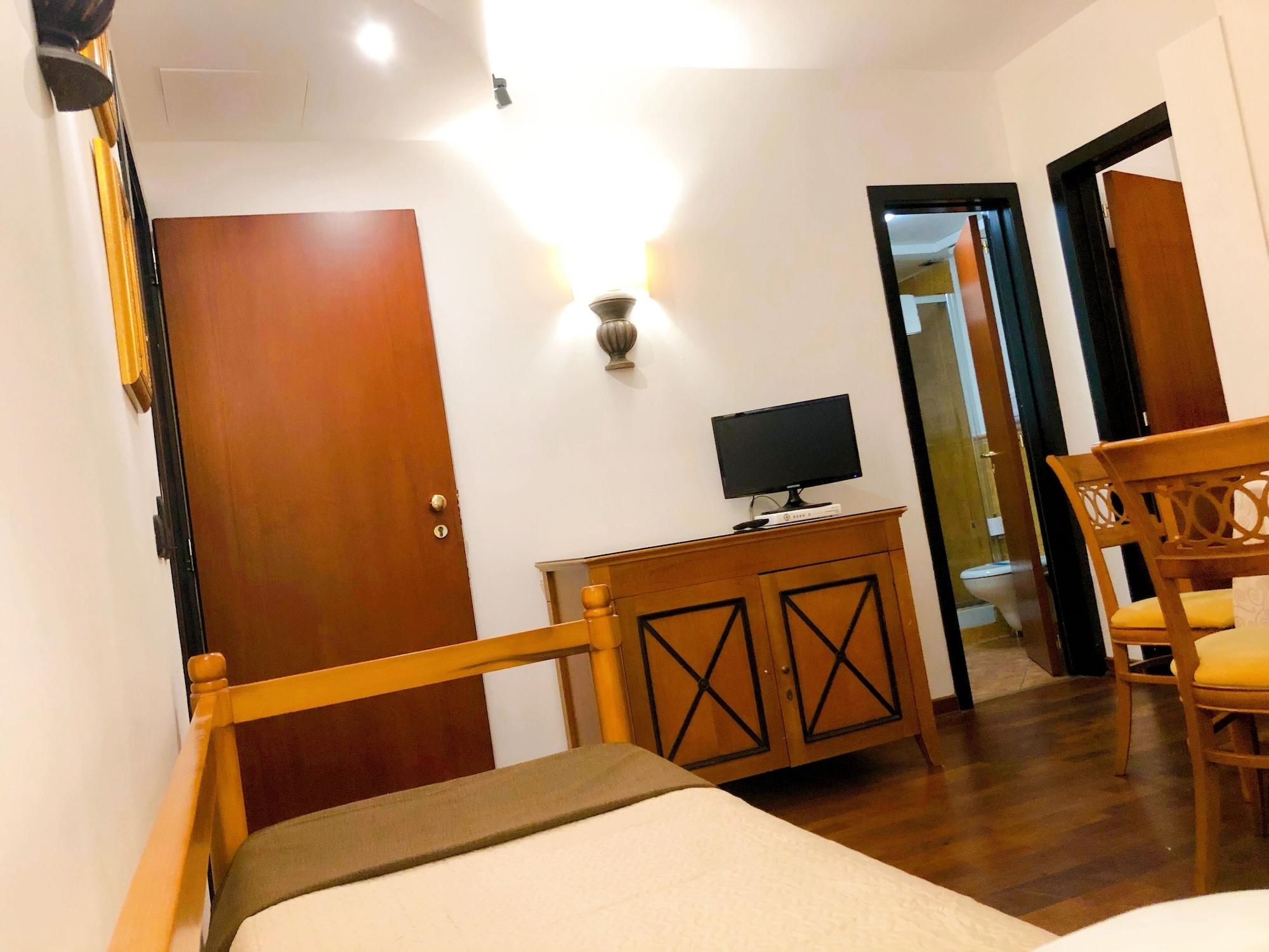 Florio Opera Hotel